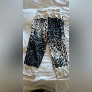 LuluLemon knee length pants for women